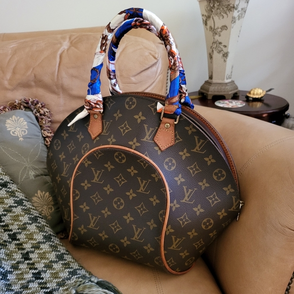 Louis Vuitton Monogram Elipse PM Handbag - Picture 2 of 16